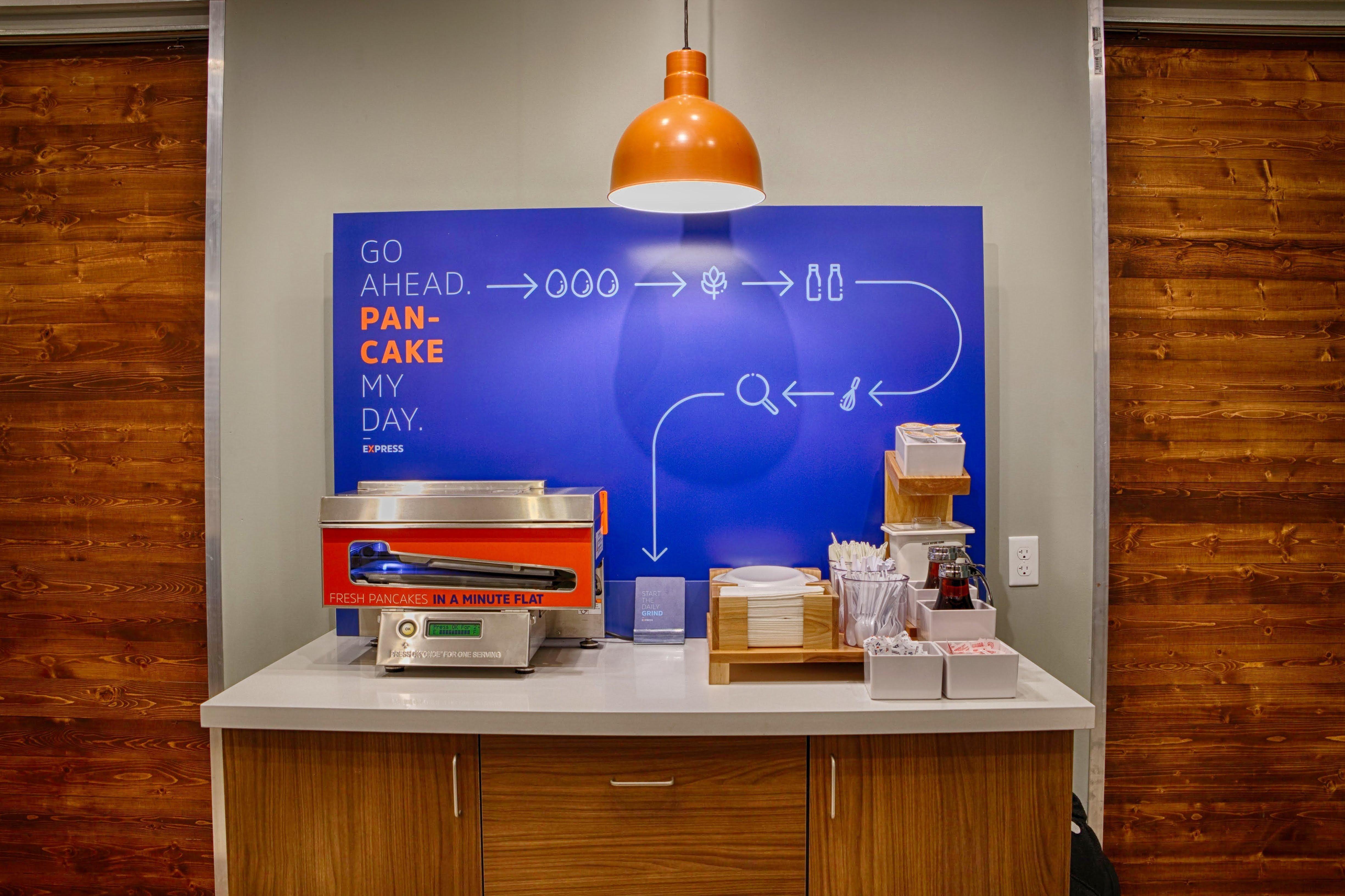 Holiday Inn Express Washington Dc Sw - Springfield By Ihg Exteriör bild