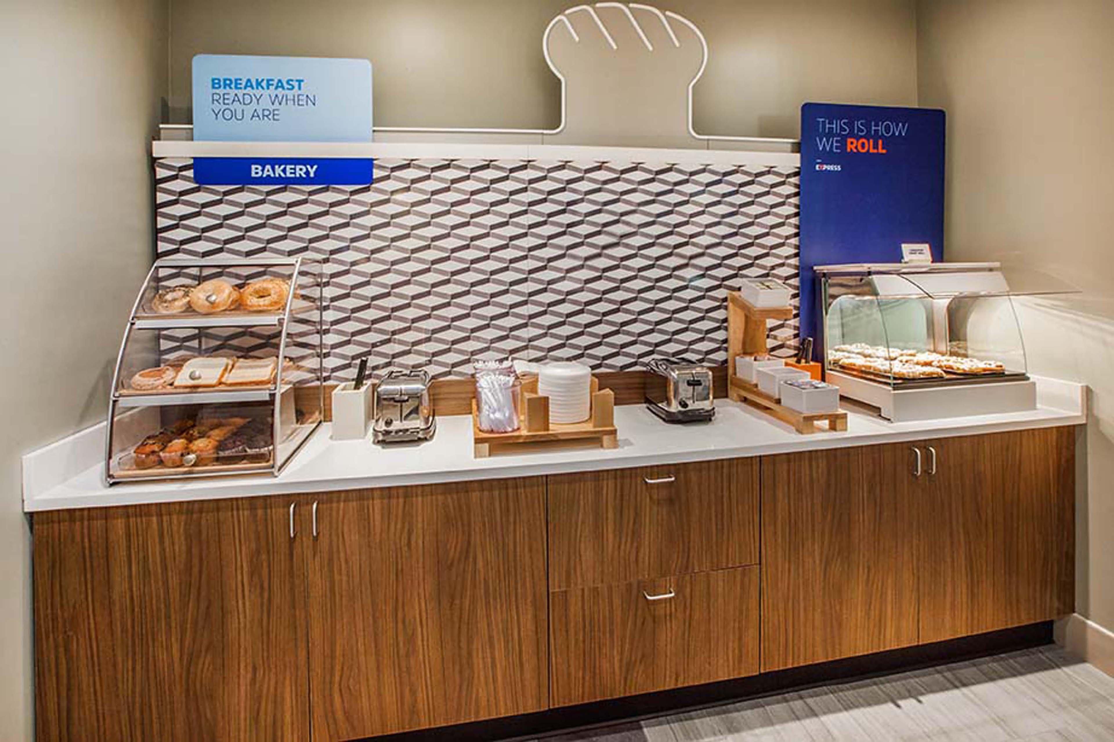 Holiday Inn Express Washington Dc Sw - Springfield By Ihg Exteriör bild
